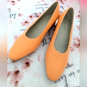 NWOT!! INTENTIONALLY BLANK 'Yum Pumps